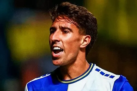 No levanta cabeza: la participación de Diego Valencia en el partido de Atromitos