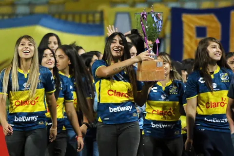 Histórico: Everton fichó a la jugadora más joven del fútbol chileno