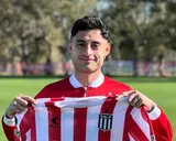 La emoción de Javier Altamirano al levantar el trofeo de campeón en Argentina