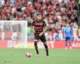 Erick Pulgar cometió un craso error en Copa Libertadores y le llueven las críticas