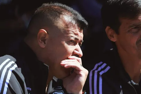 Jorge Almirón y un mal comienzo de año en Colo Colo: los motivos detrás de su “cambio”