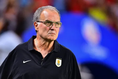 Copa América: ¿quién es el periodista con el que se cruzó Bielsa en conferencia de prensa?