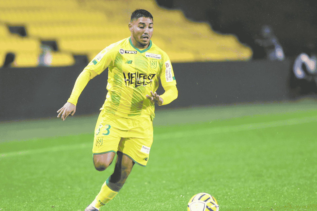 Percy Prado con camiseta de Nantes Metropole