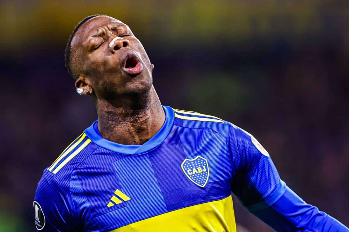 ¡Garrafal error! Luis Advíncula perdió balón y gol de Belgrano ante Boca