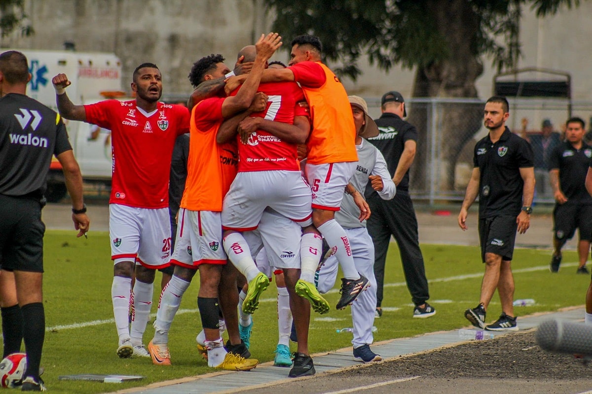El increíble golazo que le hizo Héctor Zeta a UTC