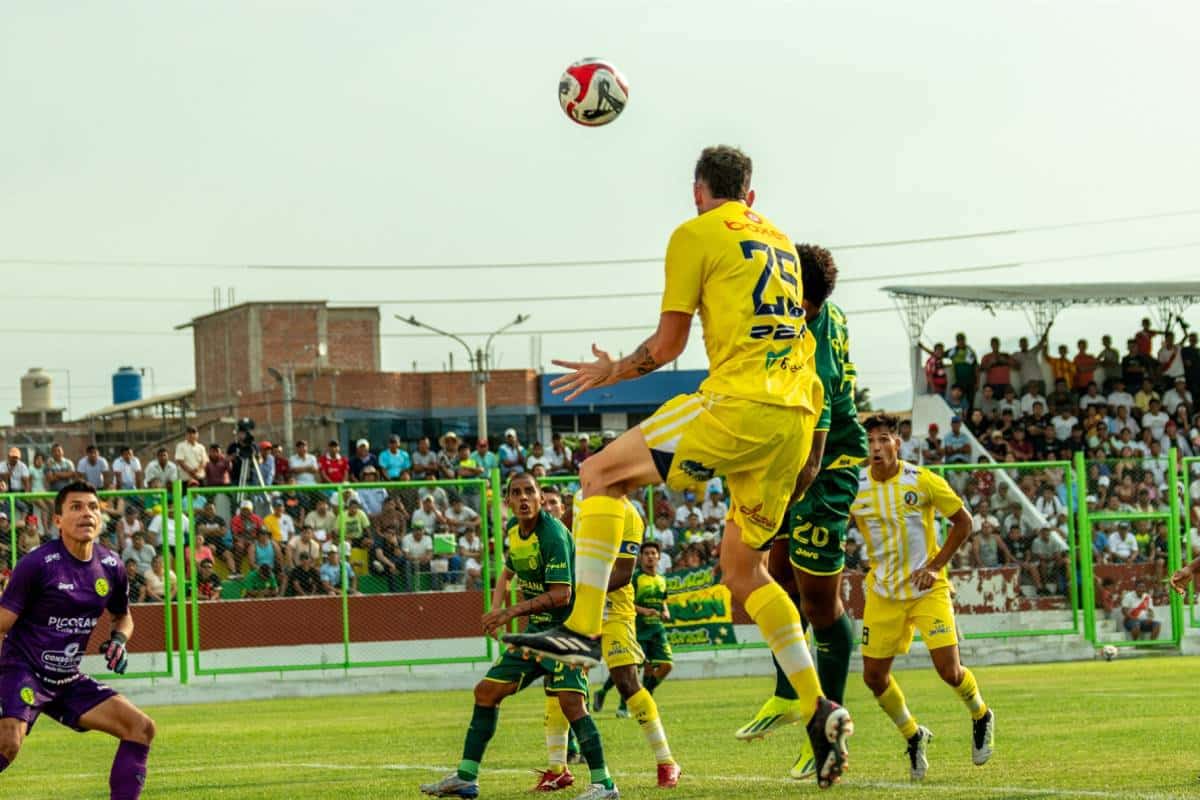 ¿Fue gol? La polémica jugada que evitó el triunfo de Juan Pablo II en su debut de Liga 2