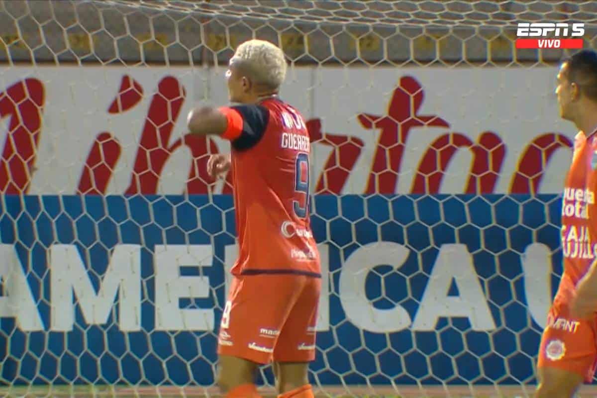 Paolo Guerrero estalló contra sus compañeros tras perder ante Defensa y Justicia por la Copa Sudamericana