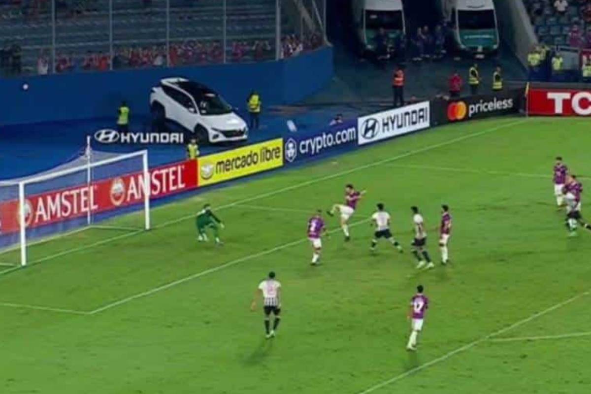 ¡Completamente solo! Jeriel De Santis falló increíble gol ante Cerro Porteño