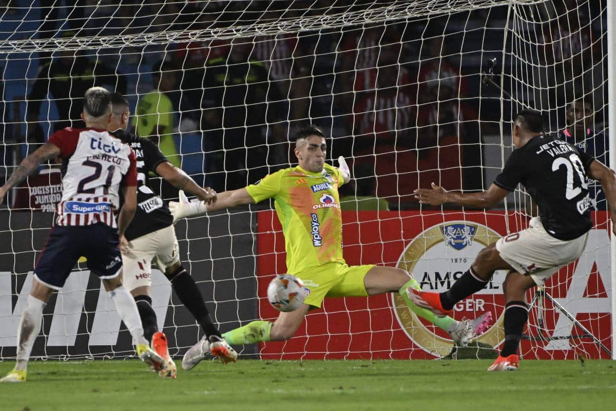 ¡No se quedan de brazos cruzados! Universitario presentará queja por mal arbitraje ante Junior