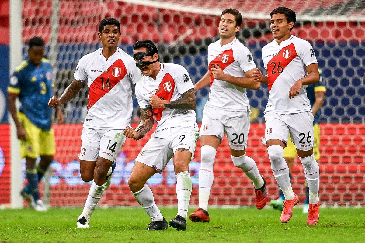 ¿Cuál es el 11 con los futbolistas peruanos más valiosos de todos los tiempos?
