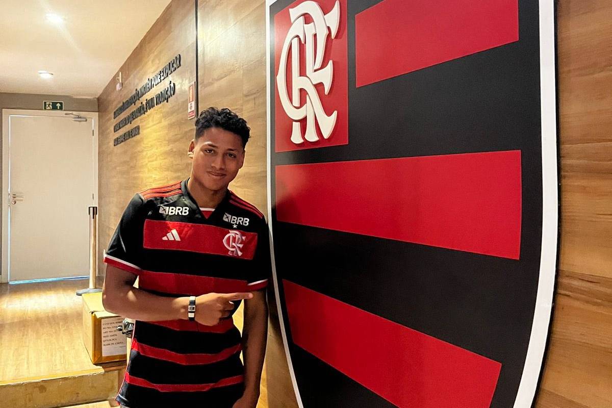 Adriano Neciosup ya entrena con Flamengo: ¿Qué dice su contrato?