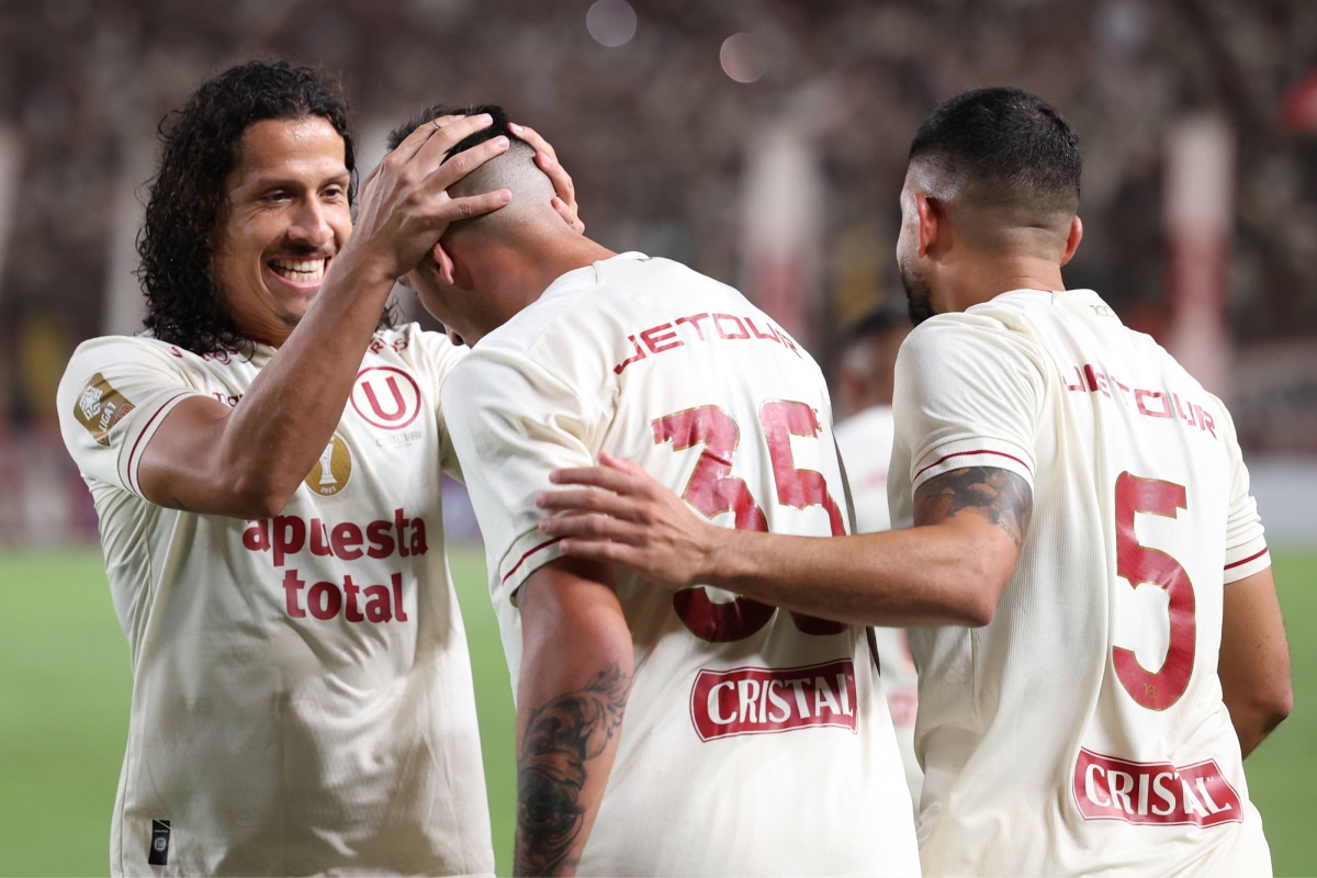 Universitario no quiere errores con su '9', como pasó con Dorregaray.