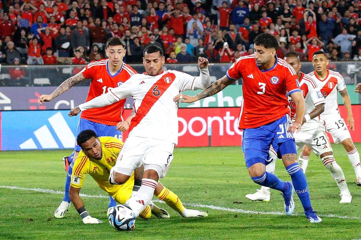 Miguel Trauco fue convocado en Perú para enfrentar a Chile y Argentina.