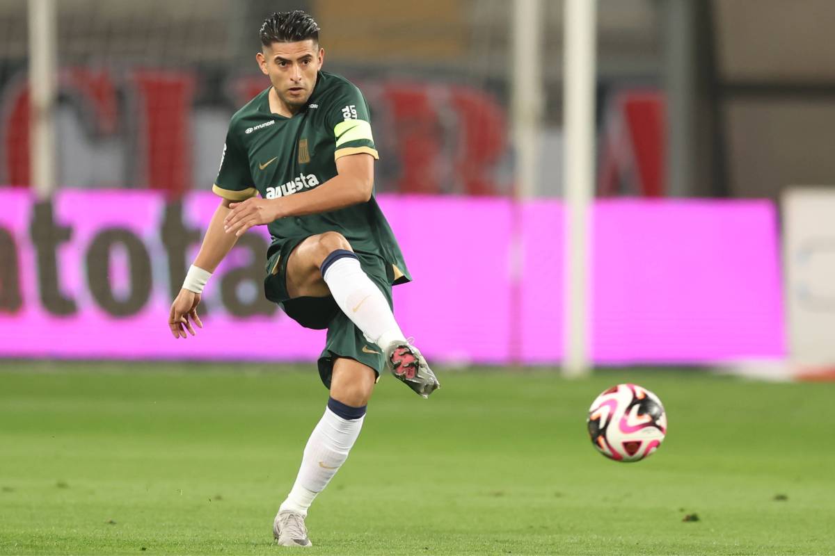 Carlos Zambrano desea quedarse en Alianza Lima, equipo de cual es hincha.