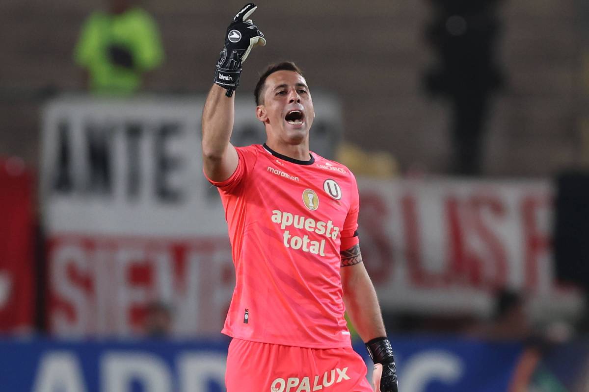 Fichajes Universitario: Sebastián Britos renovó su contrato y seguirá en los cremas