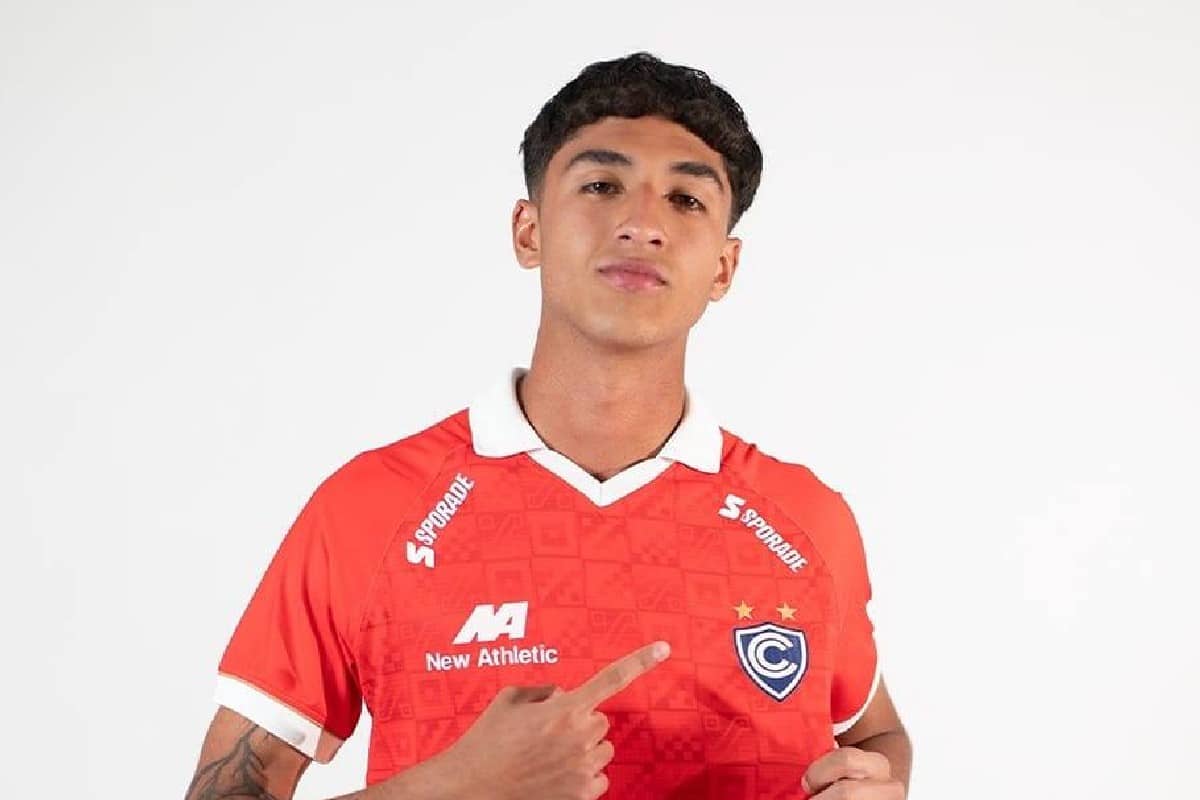 ¿Quién es Nadhir Colunga, el joven delantero que busca la titularidad en Cienciano?