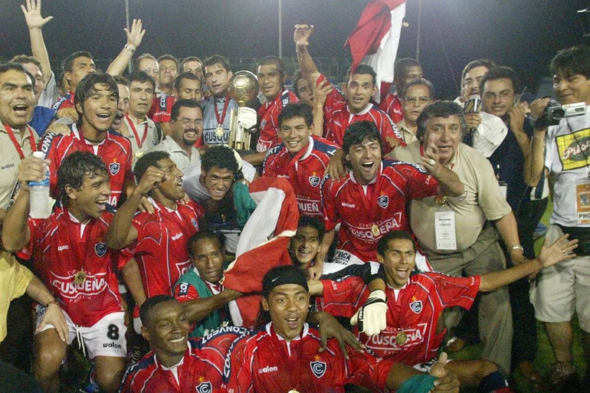 ¿Cuánto dinero ganó Cienciano por obtener la Recopa Sudamericana 2004?