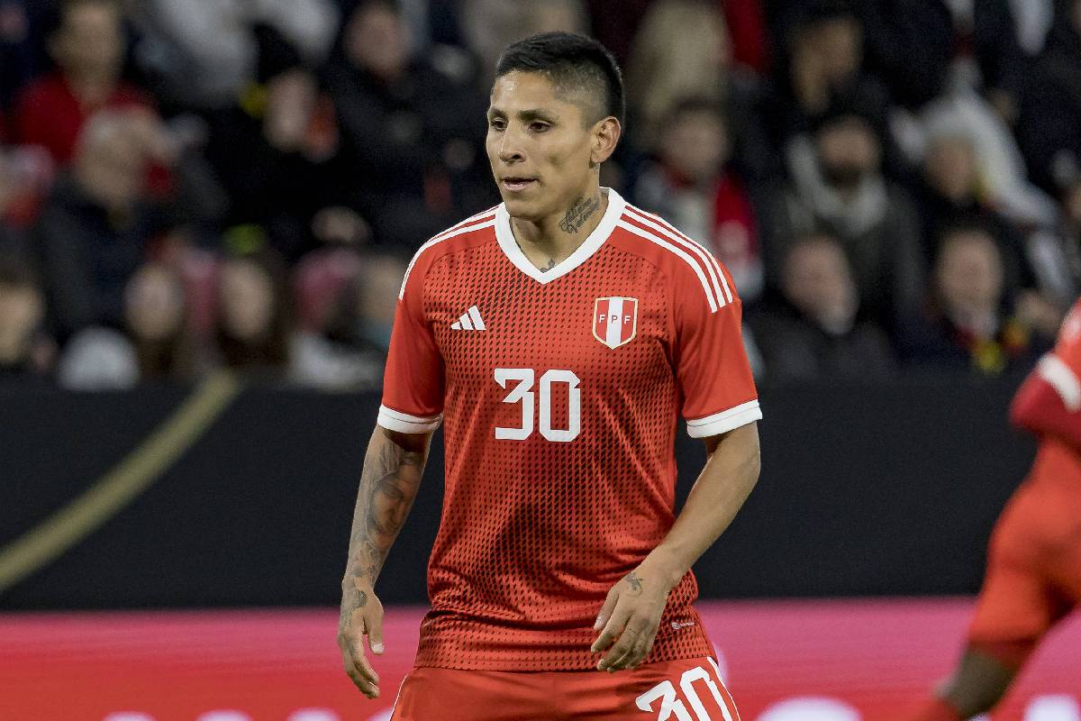 Los mejores 10 jugadores peruanos que siguen sin equipo a una semana del cierre del mercado de fichajes