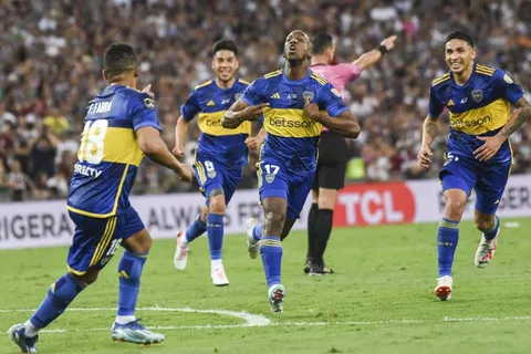 Luis Advíncula ya definió su futuro en Boca Juniors