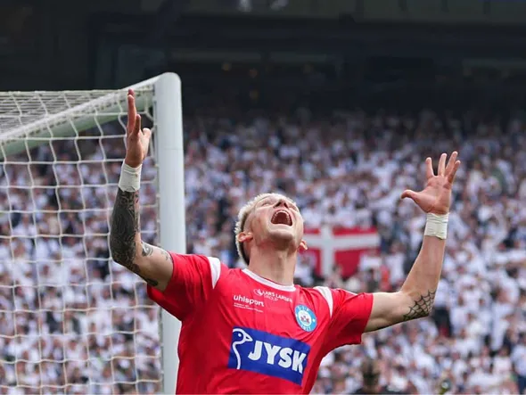 La reacción viral de Oliver Sonne tras conquistar su primer título con Silkeborg