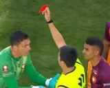 ¿Era roja? La polémica expulsión de Daniel Ferreyra tras decisión del VAR