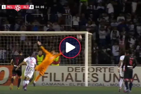 Kenji Cabrera anotó sorprendente golazo de tiro libre ante Alianza Lima
