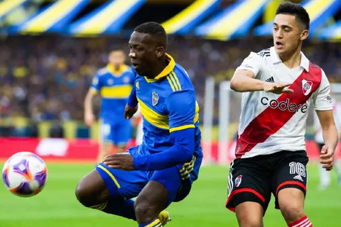 Los elogios de los hinchas de Boca a Advíncula tras su actuación en el Superclásico