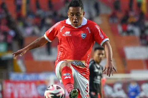 Cienciano cerró a otro refuerzo tras “la noche del Rojo Imperial”: es mediocampista y llega desde Sporting Cristal