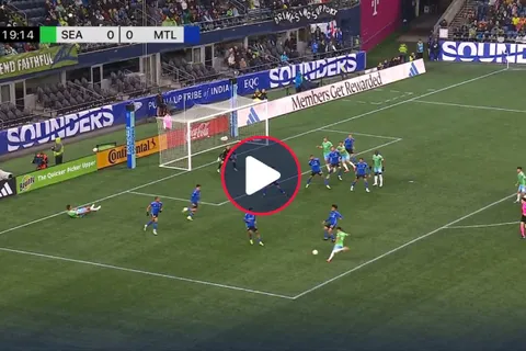 Raúl Ruidíaz marcó un golazo con Seattle Sounders y fue elegido el mejor jugador del partido