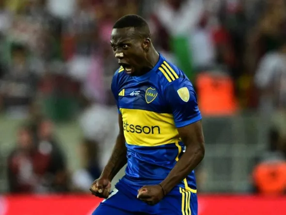 El mal momento que vivió Luis Advíncula en Estudiantes vs Boca: un jugador convulsionó y suspendieron el partido