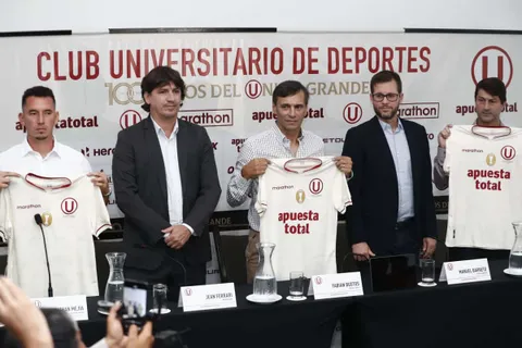 Fichajes Universitario: Jean Ferrari sentencia el futuro de Fabián Bustos de cara al 2025