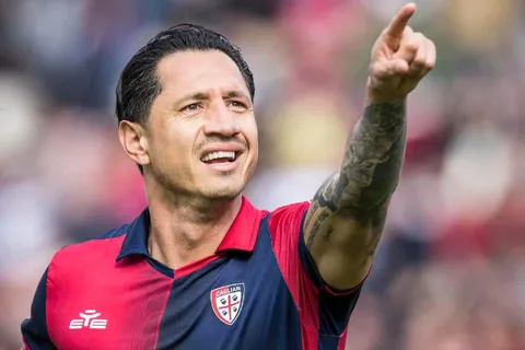 Gianluca Lapadula anotó, pero su gol fue anulado en derrota de Cagliari