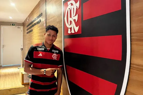 Adriano Neciosup ya entrena con Flamengo: ¿Qué dice su contrato?