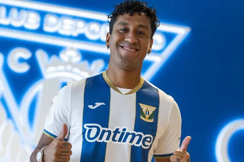 Renato Tapia fue presentado en Leganés: hasta cuándo firmó contrato y qué dorsal usará