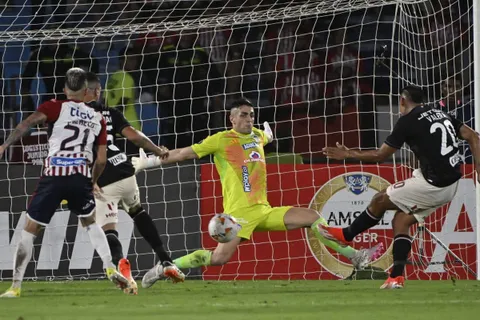 ¡No se quedan de brazos cruzados! Universitario presentará queja por mal arbitraje ante Junior