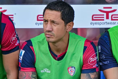 El enojo de los hinchas peruanos por la ausencia de Lapadula en empate de Cagliari