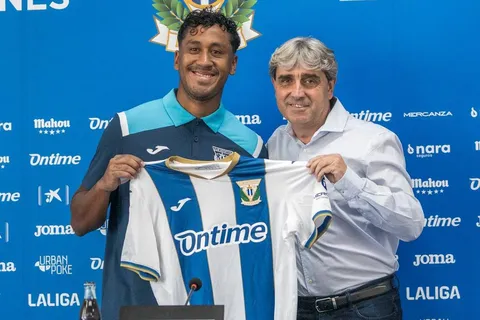 Mercado de fichajes: la emocionante presentación de Renato Tapia en Leganés