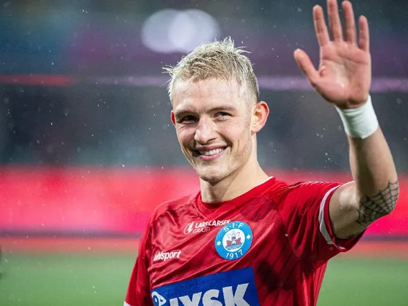 Un equipo grande de Europa quiere a Oliver Sonne: cuánto pagarían y quiénes serían sus competidores en el puesto