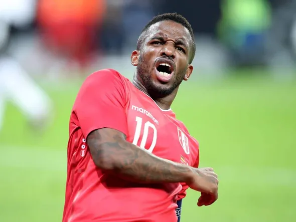 La fortuna que ostenta Jefferson Farfán: autos, relojes y millones de dólares