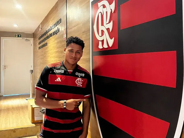 Adriano Neciosup ya entrena con Flamengo: ¿Qué dice su contrato?