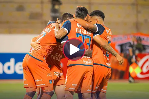 El blooper del arquero del DIM que permitió a César Vallejo despedirse con un gol de la Sudamericana