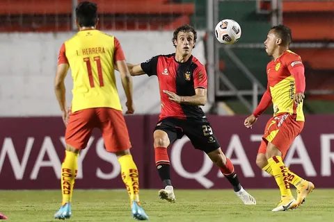 ¿Cuáles son los equipos peruanos con más partidos jugados en la Copa Sudamericana?