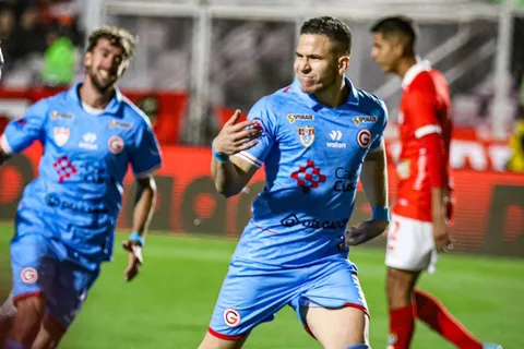 Adrián Ugarriza y un ‘doblete’ acaba con el mal momento de Deportivo Garcilaso