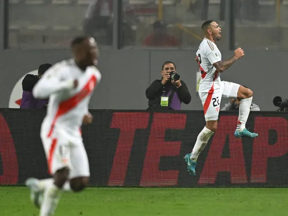 Eliminatorias: la tremenda racha negativa que rompió Alexander Callens en Perú vs Colombia