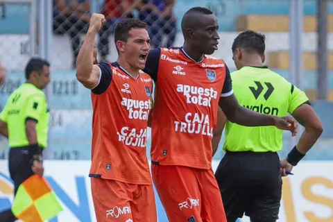El GOLAZO de César Vallejo que lo salvó de la derrota