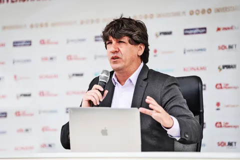 Fichajes Universitario: la contundente declaración de Jean Ferrari que pone paños fríos sobre los refuerzos