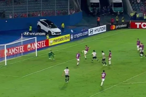 ¡Completamente solo! Jeriel De Santis falló increíble gol ante Cerro Porteño