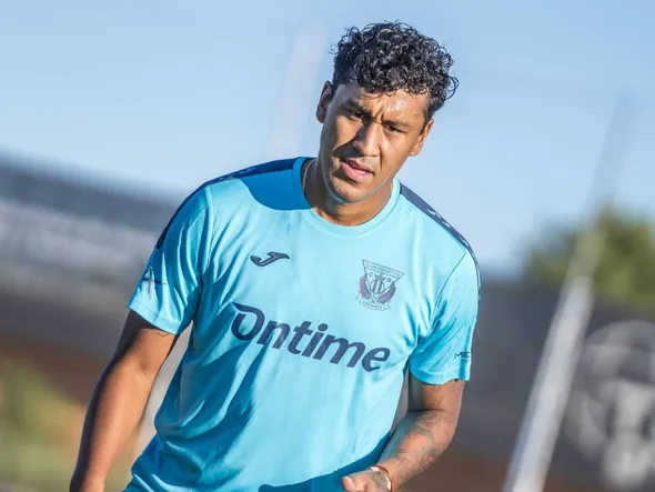 ¿Cuándo y contra quién podría debutar Renato Tapia en Leganés?