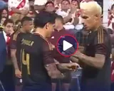 Video: el momento en que Paolo Guerrero le entregó la cinta de capitán a Gianluca Lapadula 