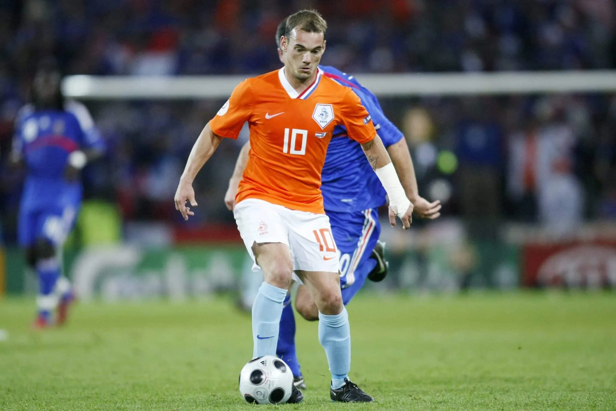 Lequel de ces défenseurs n’était PAS titulaire lors de la déroute 1-4 de la France contre les Pays-Bas à l’Euro 2008 ?